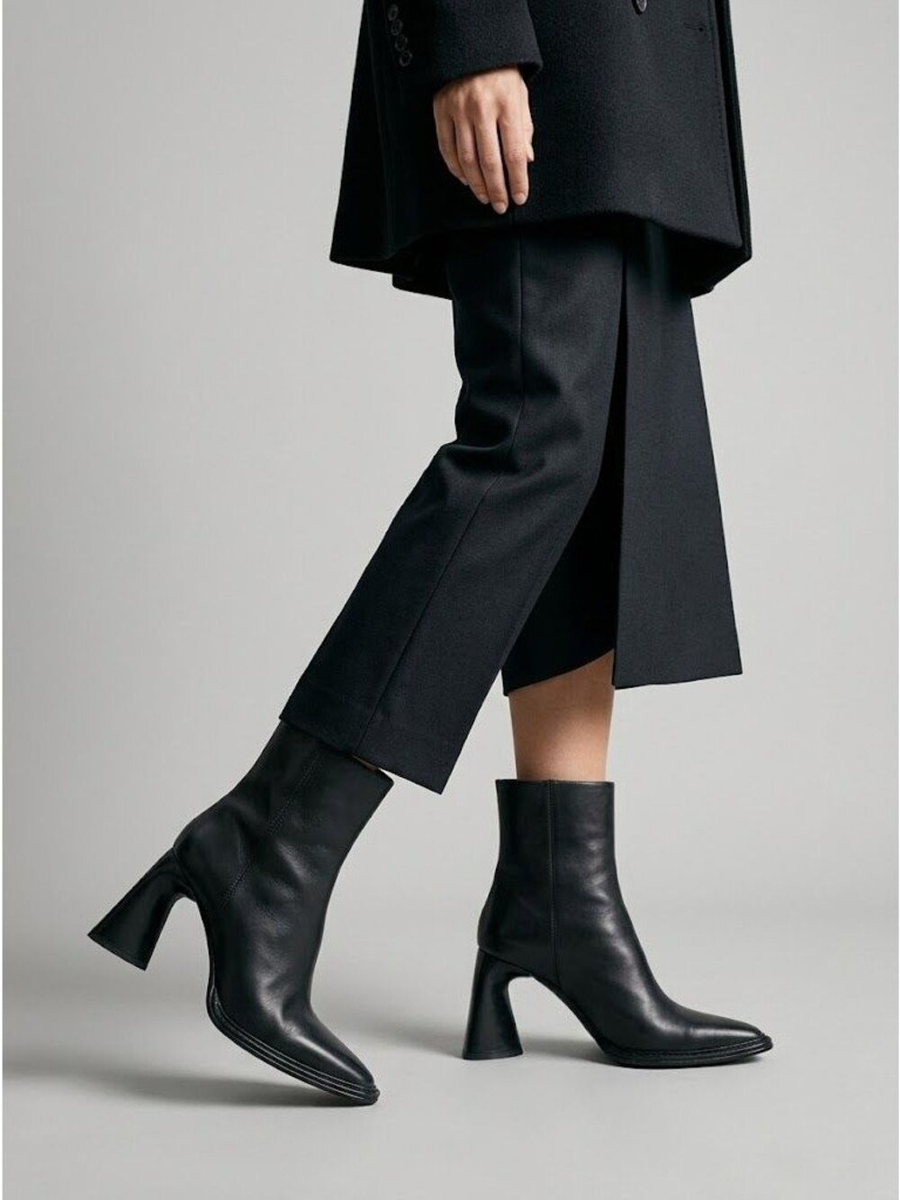 Alexander Wang 38 Size 8 Leather Black Square Toe Ankle Boots Chunky Block Heel